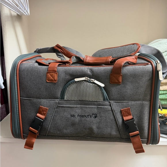 Mr. Peanut’s Gold Series Standard Size Airline Compliant Pet Carrier - Picture 2 of 9